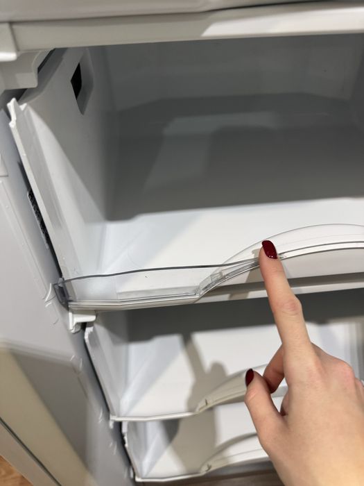 Продам вертикальный морозильник