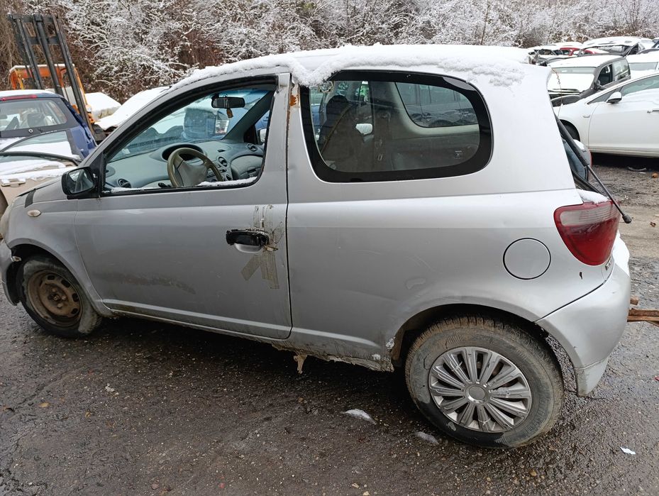 Toyota Yaris I 1.0 бензин 68к.с. На части