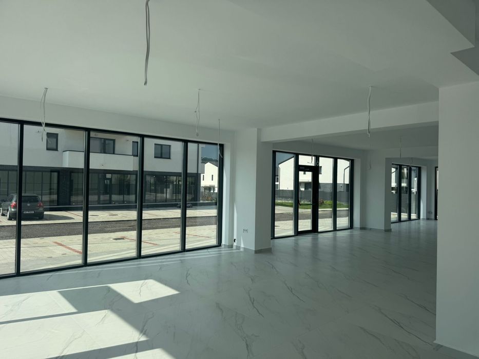 Spatiu comercial plus 8 locuri de parcare incluse 160m2 utili