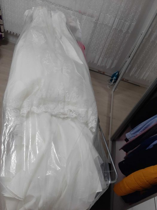 Rochie mireasă  elegantă purtată o singura dată