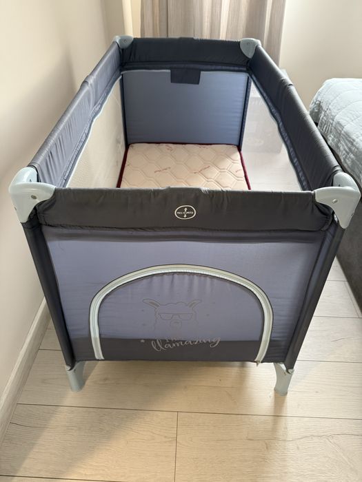 Бебешка кошара + матрак за кошара Magniflex+люлеещ се механизъм