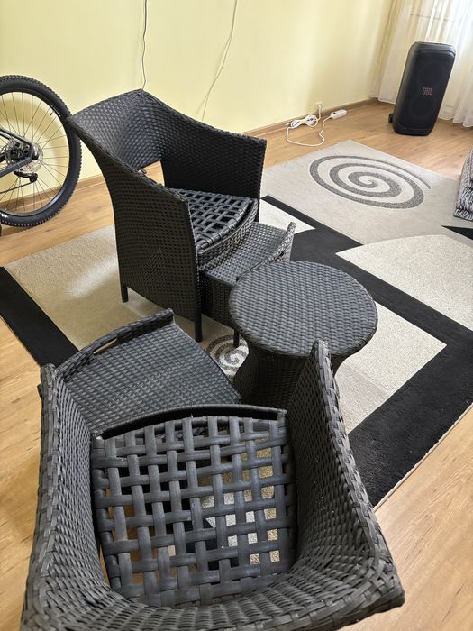 Scaune cu masuta de vanzare