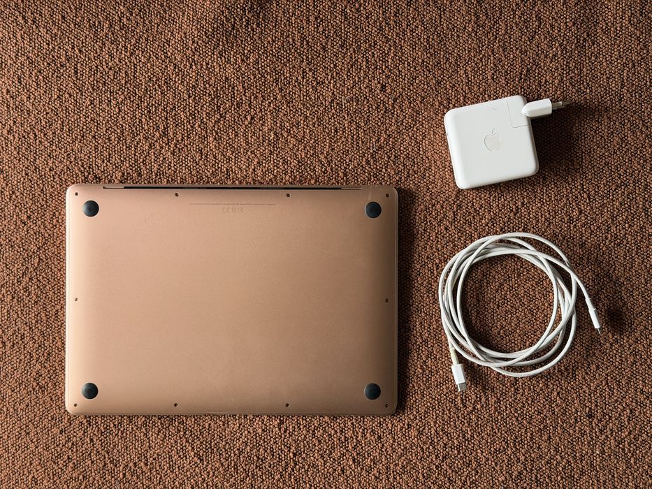 Macbook Air 2019 13 inch i5 256gb