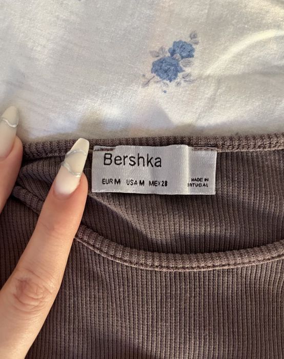 cropped тениска от бершка