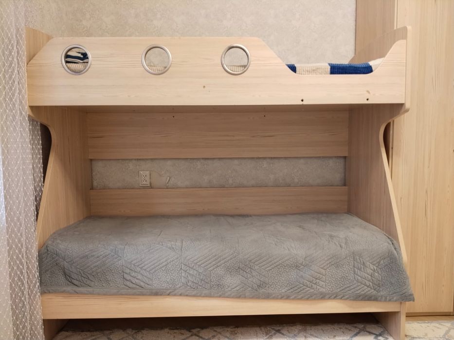 Детская двухъярусная кровать