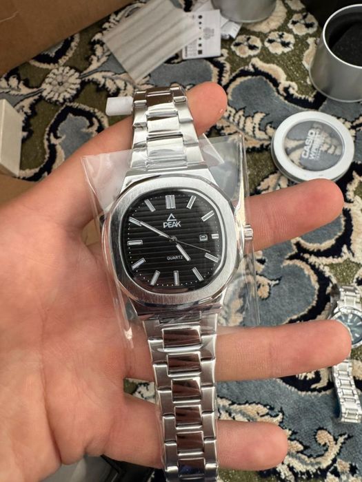 Часы с коробкой в подарок