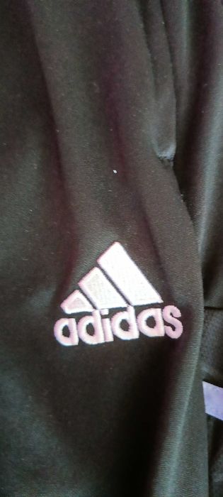Продавам оригинален анцунг Adiddas Реал Мадрид.