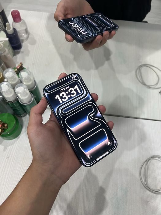 Срочно продам айфон 17 про сим е сим