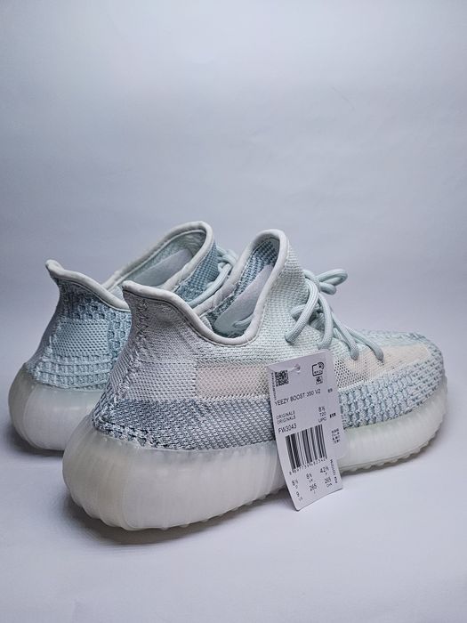 Yeezy Boost Cloud White mărimea 42.5