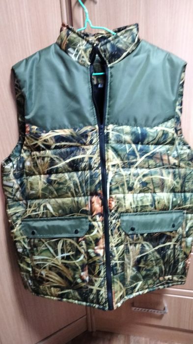 Продам жилетки новые