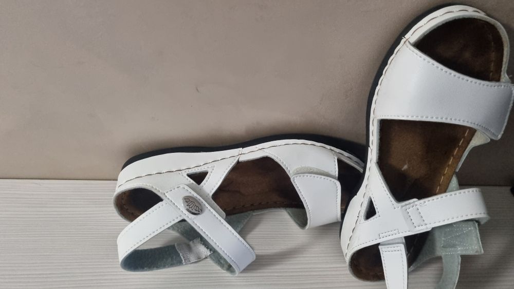 Удобни равни дамски сандали