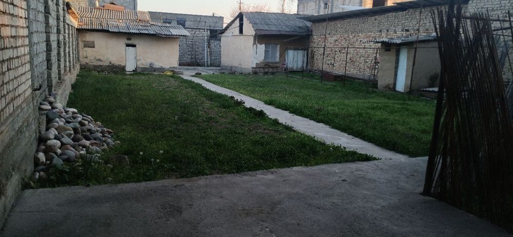 Кибрай тумани Дурмон центрида ховли ер хисобида сотихи 30 000$