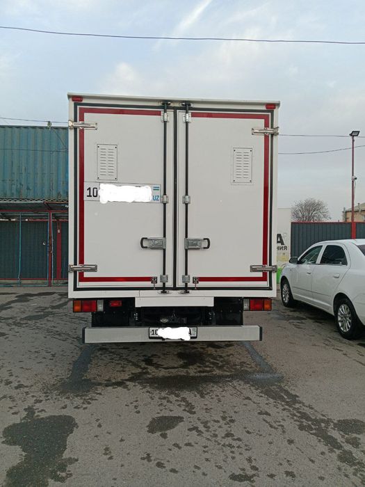 Isuzu sotladi bosh tolov 30000$