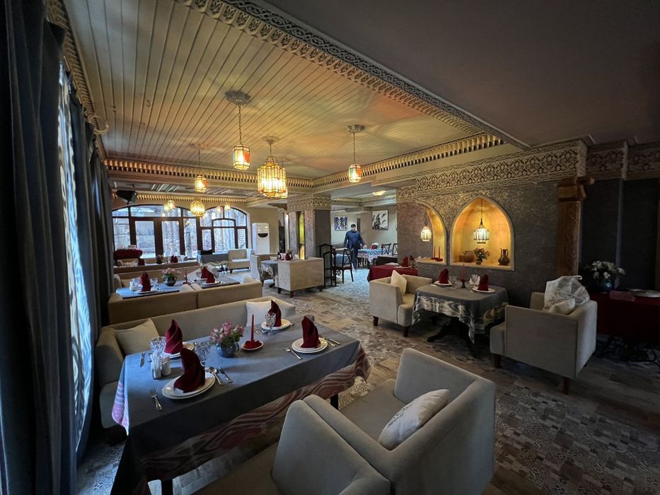 Продаются здания ресторана Караван