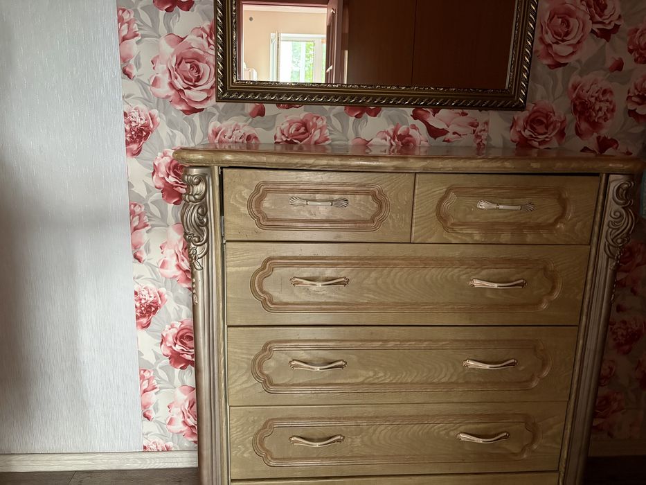 Продам комод, тумбочку