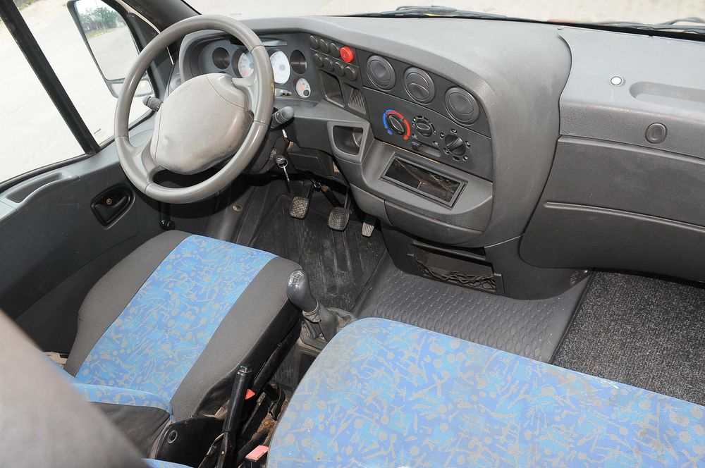 IVECO Daily 35C13 7 locuri 2002 2.8TDi 130CP 6 trepte cat. B Carte RAR