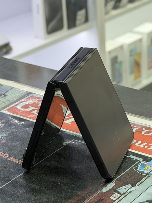 Samsung Galaxy Z Flip 7 256Gb