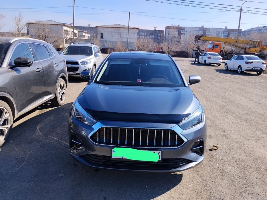 Продам автомобиль JAC J7 2023 года