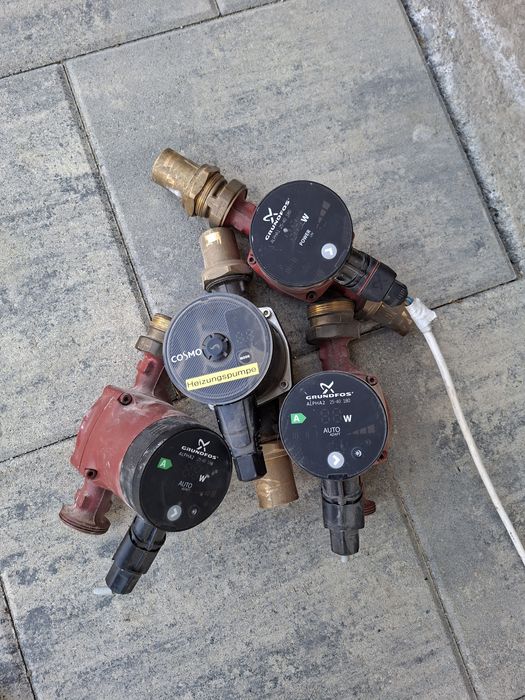Vând pompe grundfos si un boiler