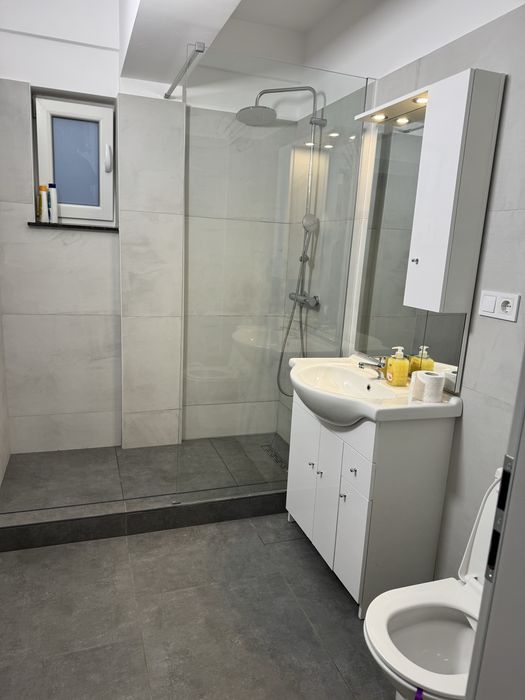 Inchiriez apartament in regim hotelier