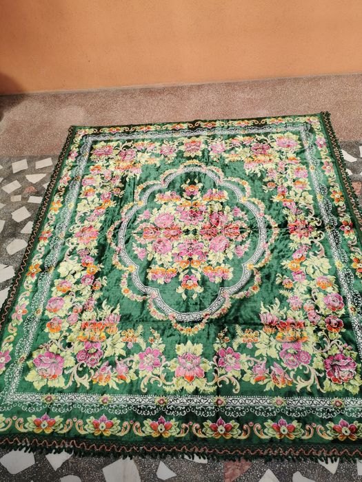 Carpeta de perete cu doua fete de perna