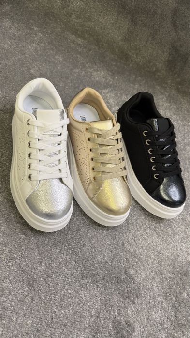 Кроссовки женские