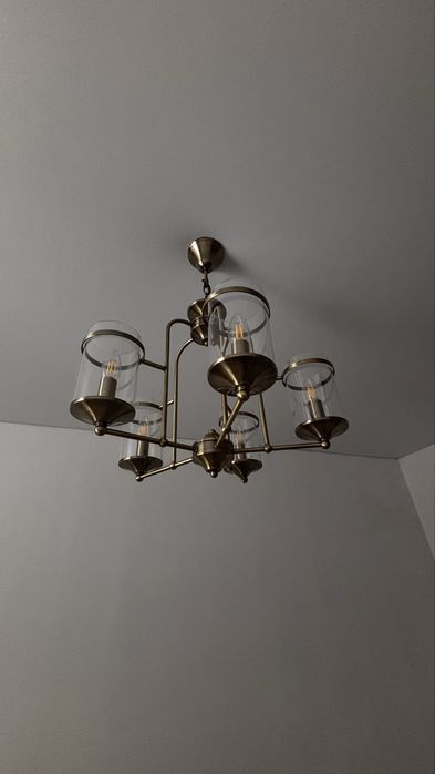 Продам потолочную люстру