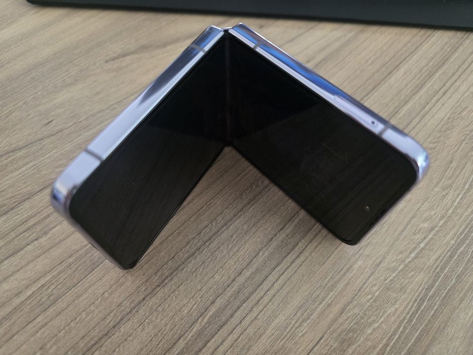 Продаю Samsung Galaxy Z Flip 4