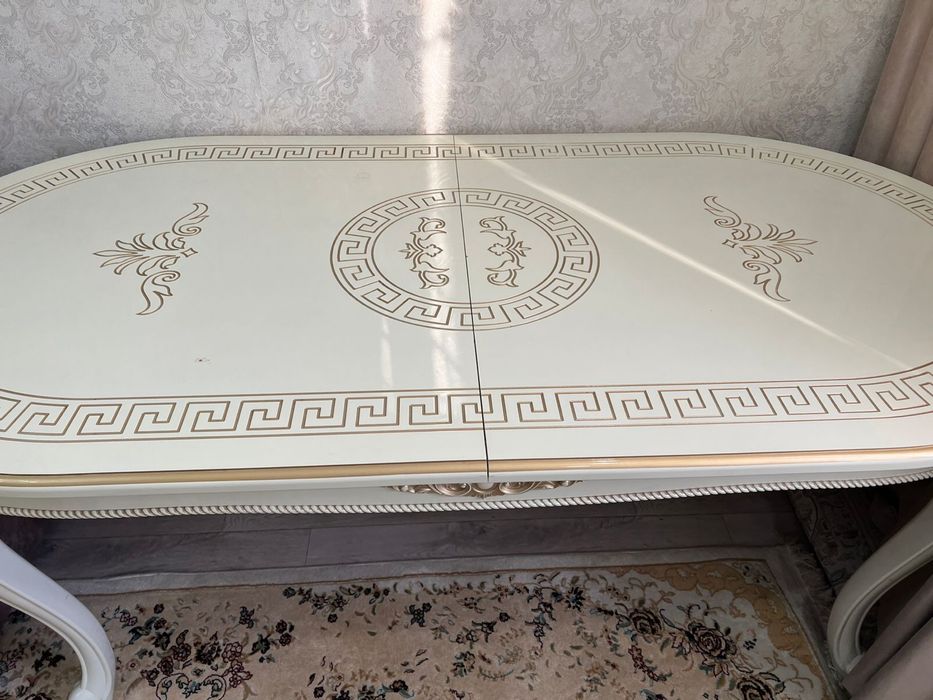 Стол со стульями