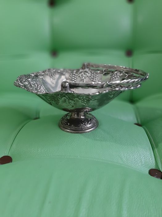 Продаём вазу мельхиор