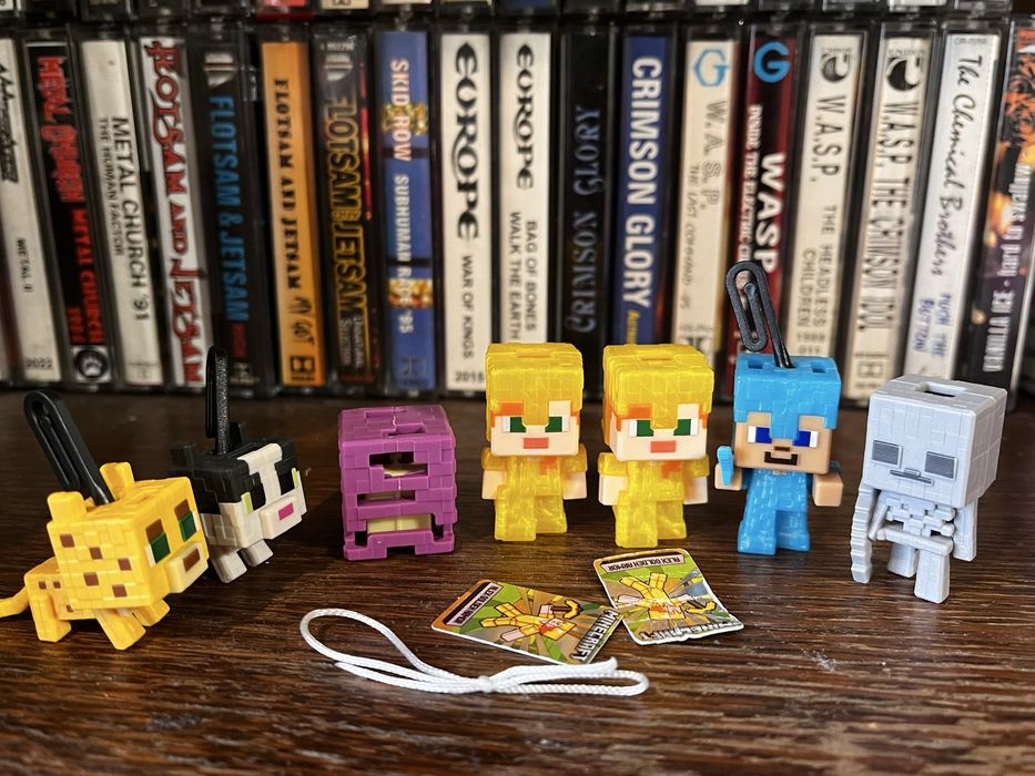 Може размяна за гр.В.Търново Kinder Suprise играчки Minecraft фигурки