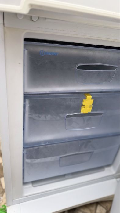 Холодильник Indesit продам