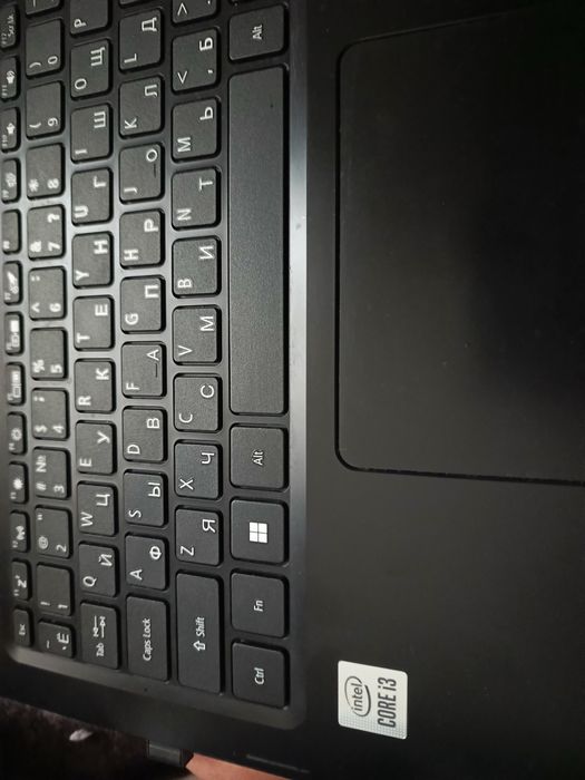 Noutebuk srochna sotiladi deyarli ishlanmagan