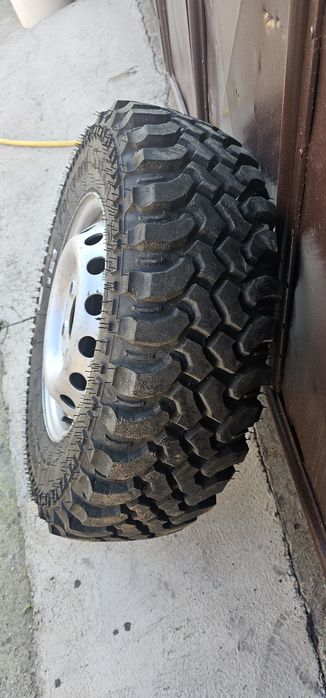 De vânzare 2 Cauciucuri 205/75/15