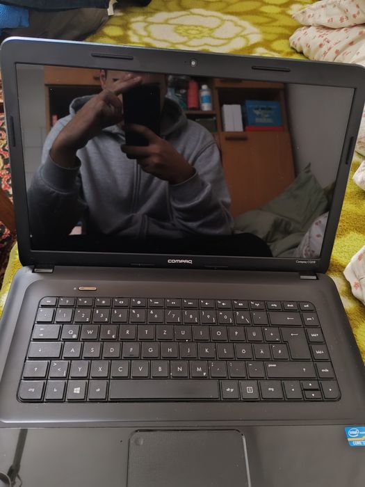 Vând doua laptop uri Compaq cq58