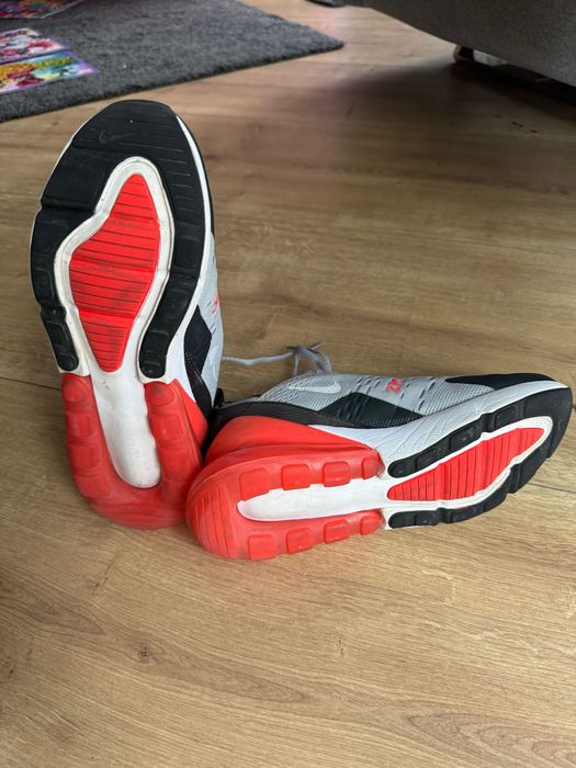 Nike Air Max 270 – mărime 38, stare bună