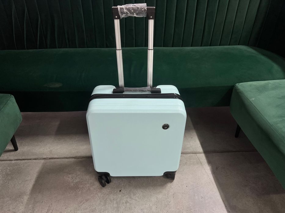 Чемодан новый для поездок