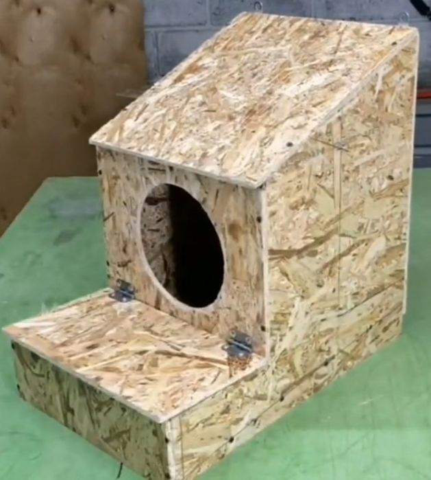 Tovuqlar uchun tuxum yig‘gichli uyacha