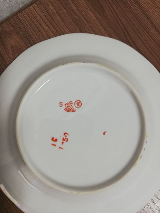 Продам тарелки полупорционные.