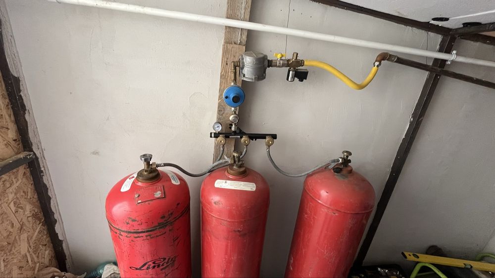 Vând kit complet de 3 butelii a câte 80 de litrii pentru centrală