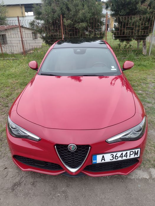 Топ състояние Alfa Romeo Giulia 2.0 Ti RWD