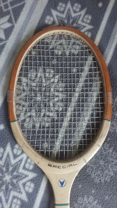 Rachieta tenis romaneasca de Reghin