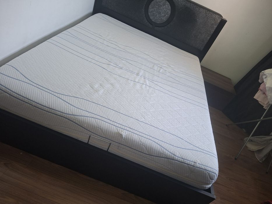 Vând pat , stare utilizat