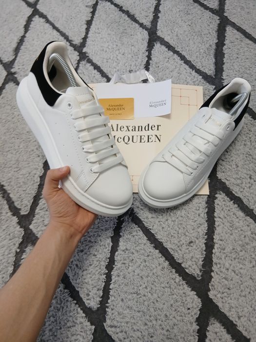 Vand Alexander McQueen