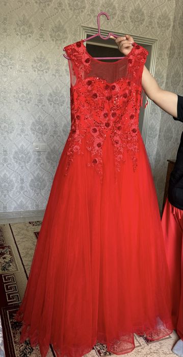 Вечернее, выпускное платье носила 1 раз