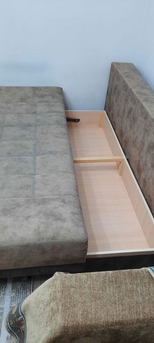 Продам тахту в отличном состояний.