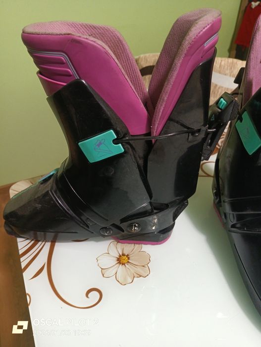 Clapari Salomon ( rosu) 25.5 , 39-40 /( negru )27,5 42-43