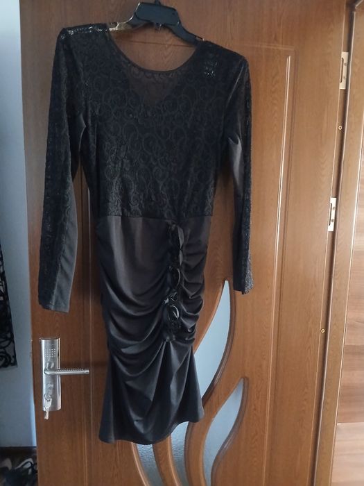 Vand rochie neagra cu dantela partea de sus si jos elasten