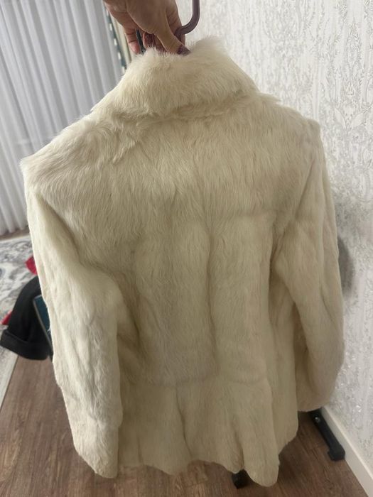 Продается белая шуба кролик!