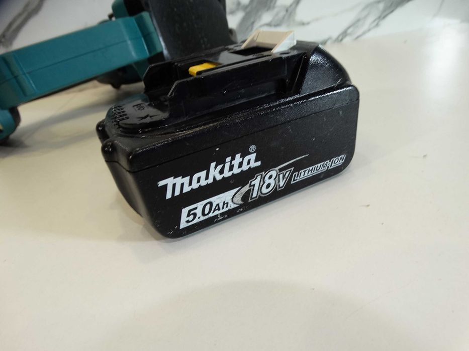 Makita DSC 102 - Акумулаторна машина за рязане на шпилки